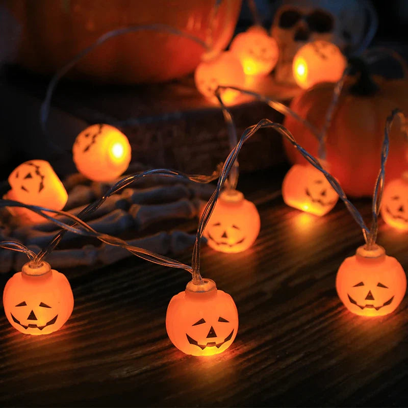 Guirlande lumineuse LED d’Halloween, citrouilles, crânes et globes oculaires, 1,5m, 10 ampoules, décoration de fête sur le thème de l’épouvante | Sulvida