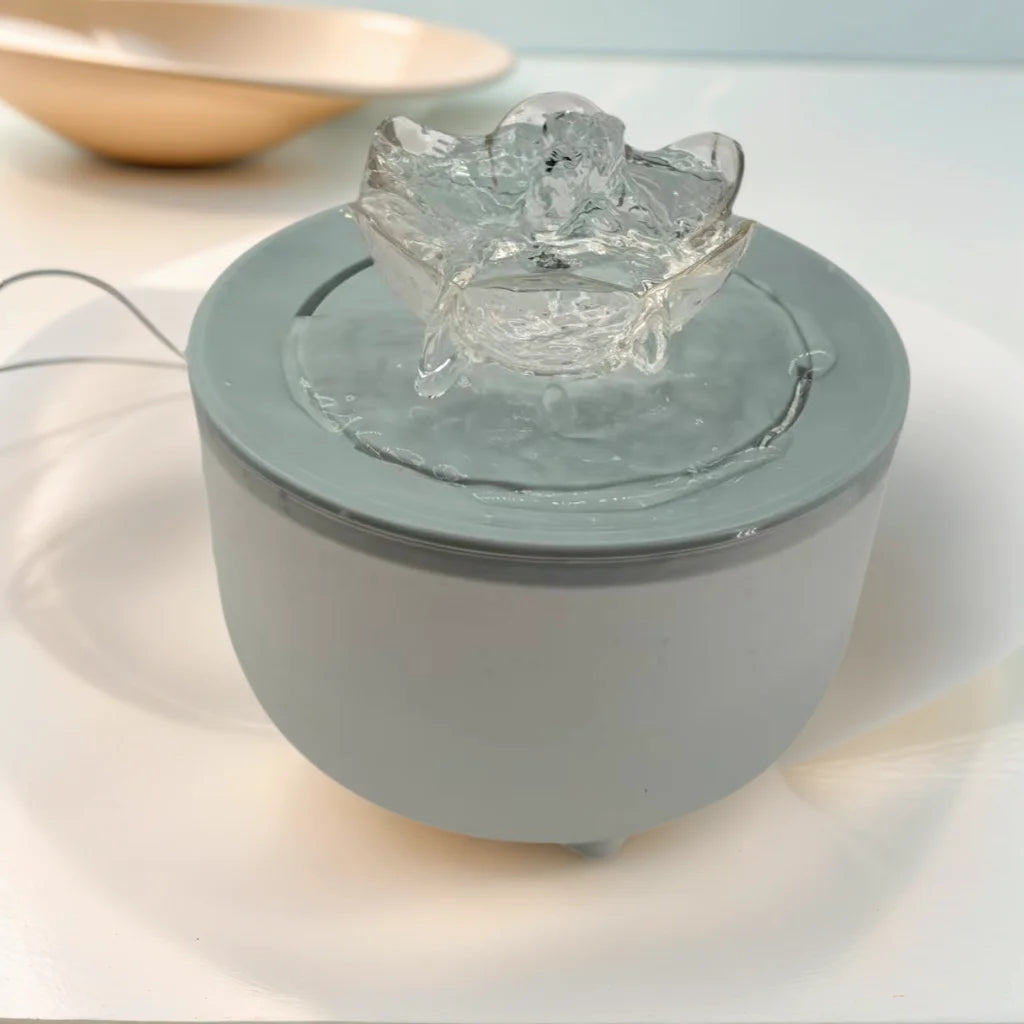 Fontaine à eau pour animaux avec filtre 1.2L Réservoir d’eau électrique silencieux pour chats et chiens Rechargeable par USB | Sulvida