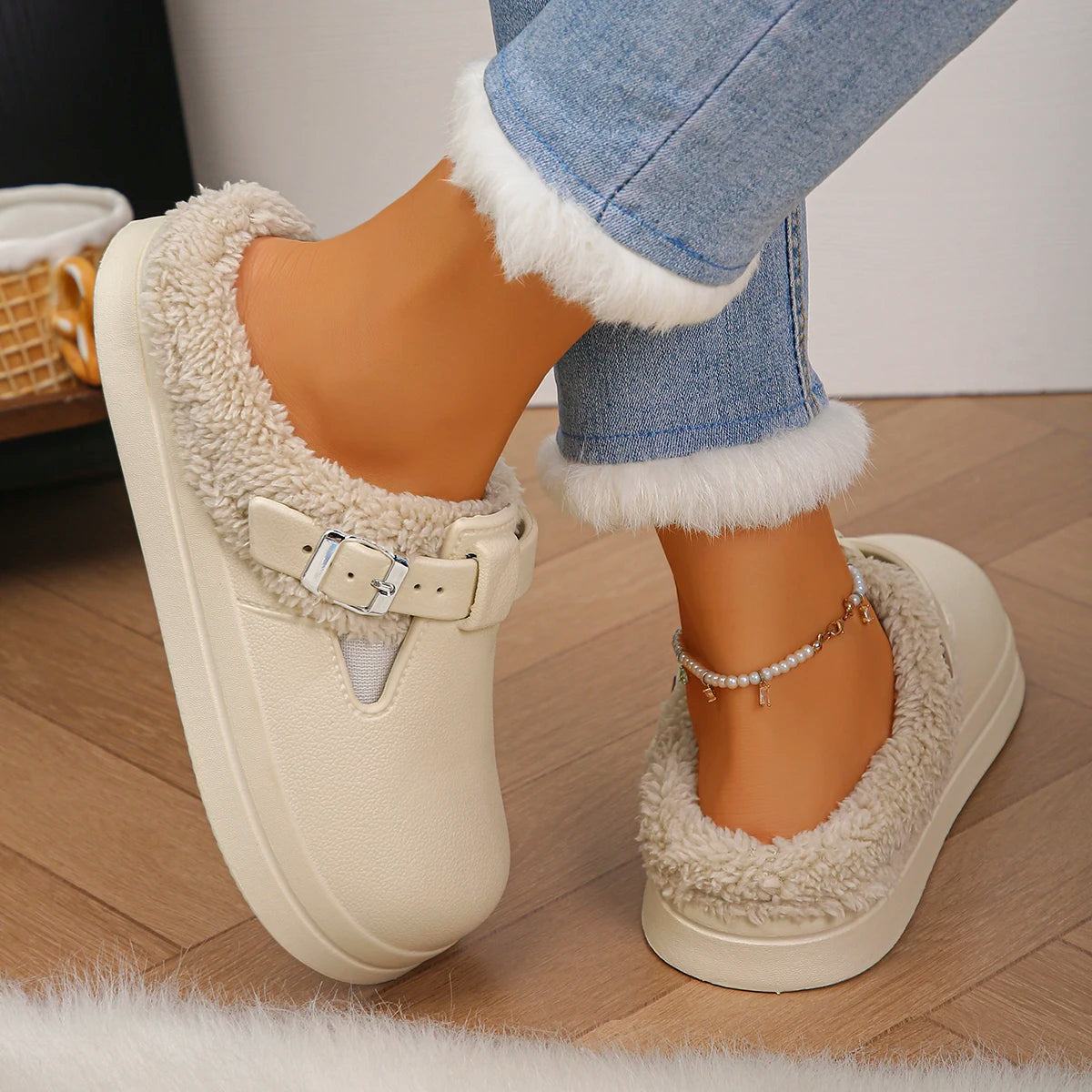 Chaussons chauds avec doublure en peluche et boucle métallique pour femme, pantoufles d’intérieur d’hiver antidérapantes et confortables | Sulvida