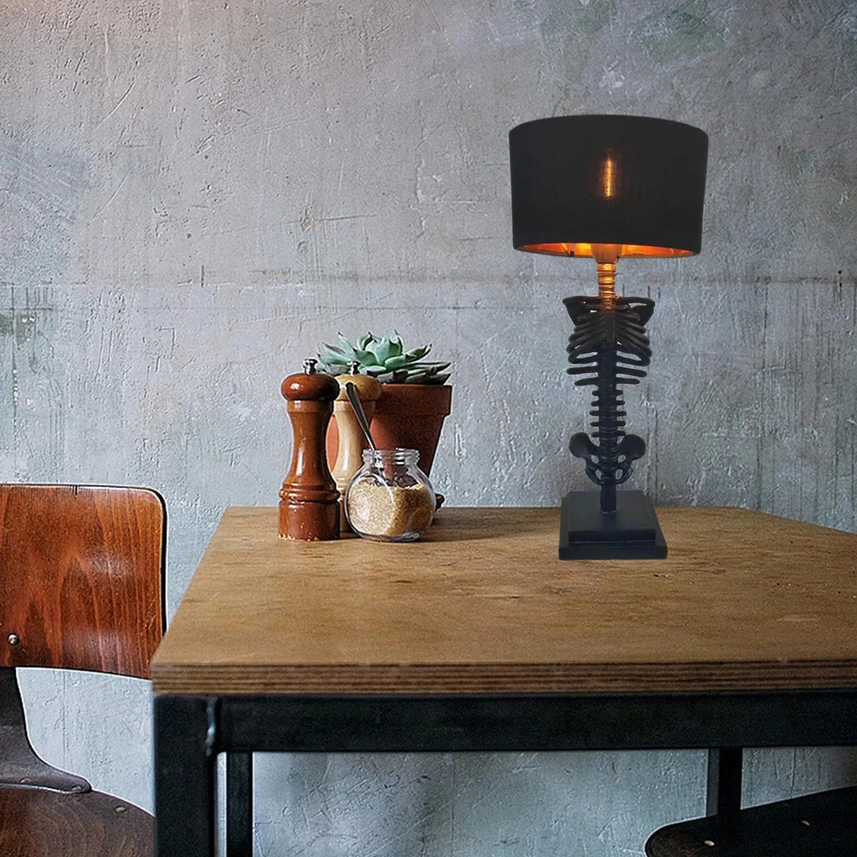 Gotische Tafellamp met Skelet Handgemaakt Modern Design Zwart Sculptuur Sfeerlamp Woonkamer Nachtkastje | Sulvida