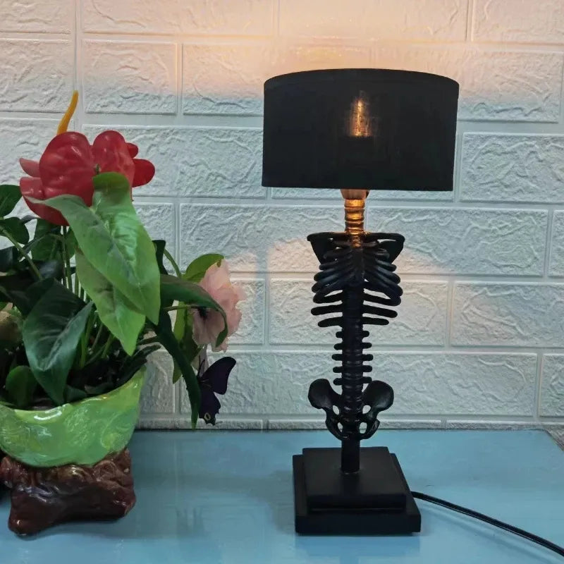 Gotische Tafellamp met Skelet Handgemaakt Modern Design Zwart Sculptuur Sfeerlamp Woonkamer Nachtkastje | Sulvida