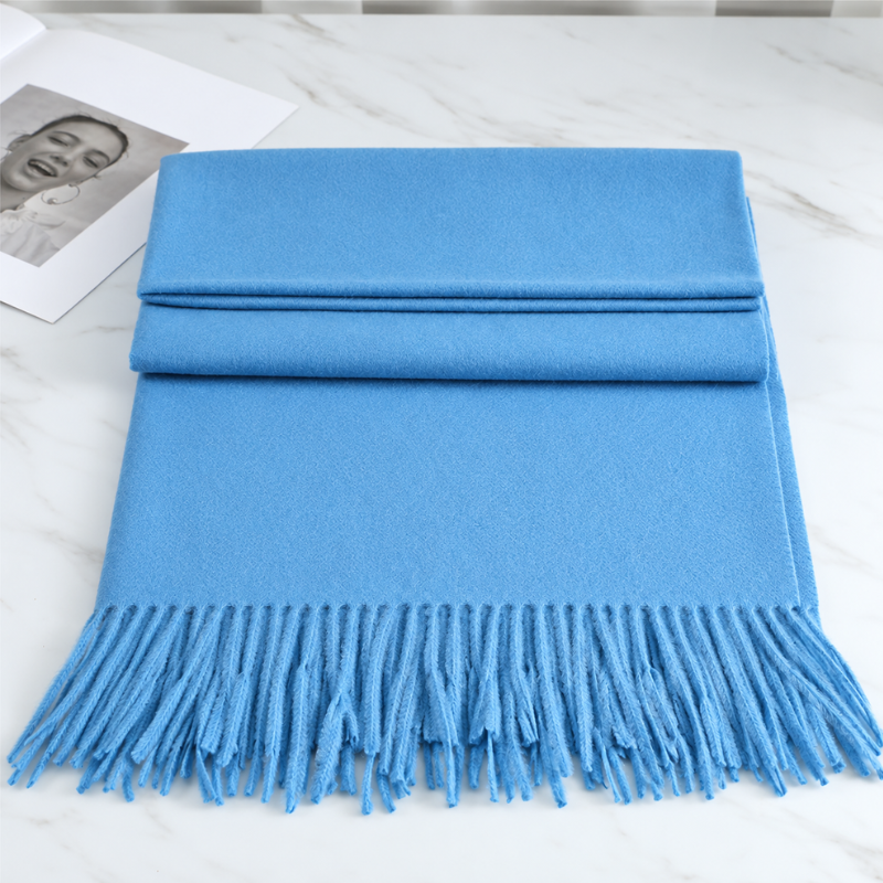 Écharpe à franges unie et douce, élégante étole, accessoire d’hiver et tour de cou chaud et confortable | Sulvida