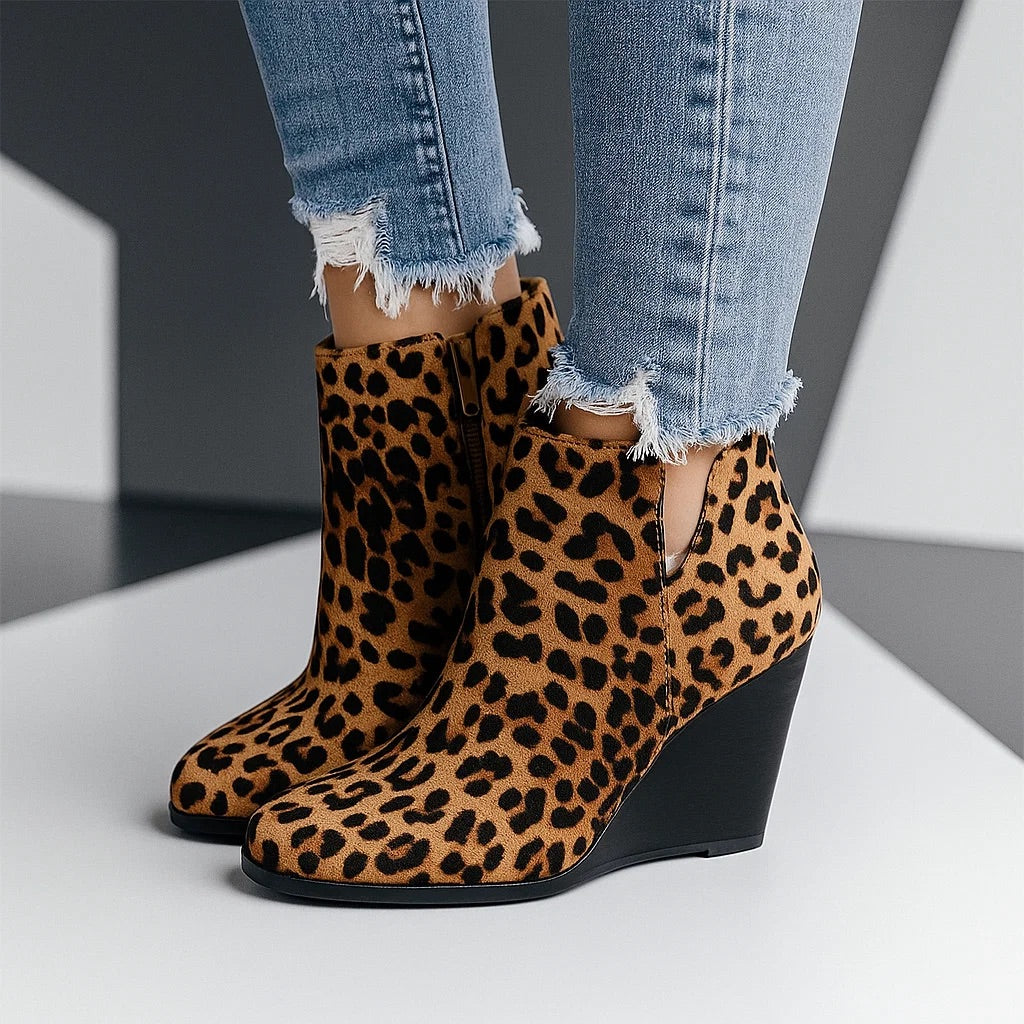 Bottines en daim à talon compensé avec détail ajouré pour femme, cognac, noir, kaki, décontractées, élégantes et confortables | Sulvida