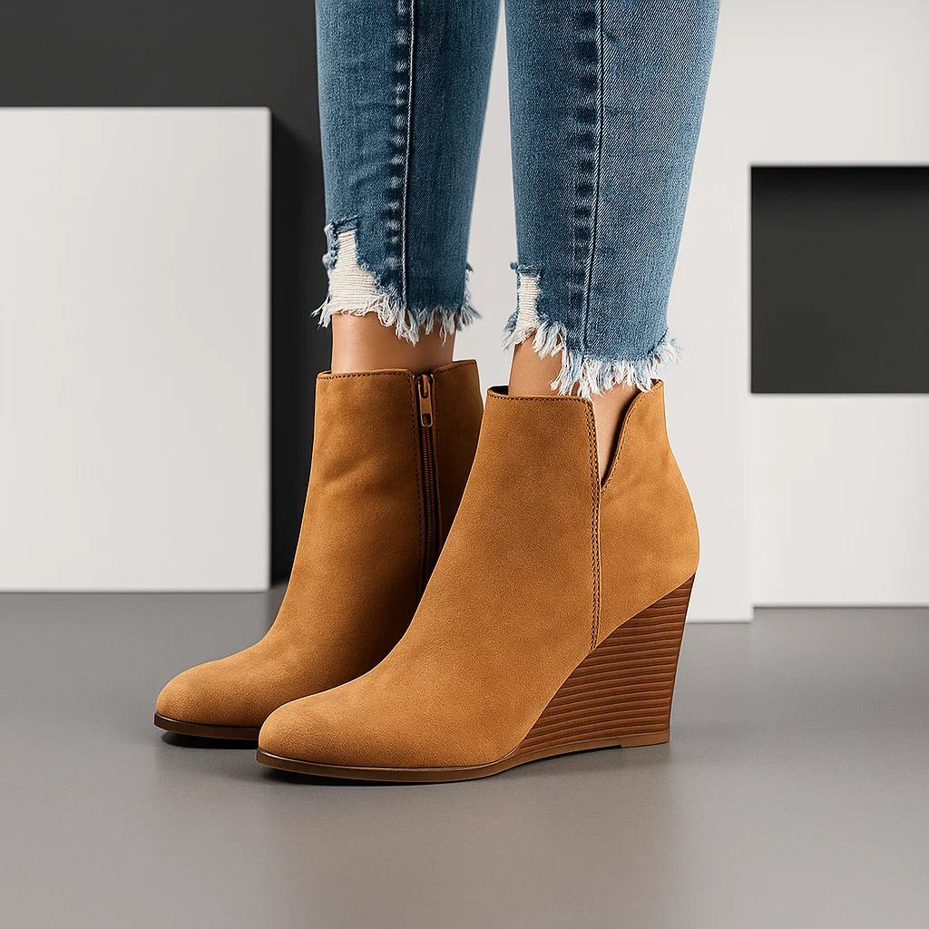 Bottines en daim à talon compensé avec détail ajouré pour femme, cognac, noir, kaki, décontractées, élégantes et confortables | Sulvida