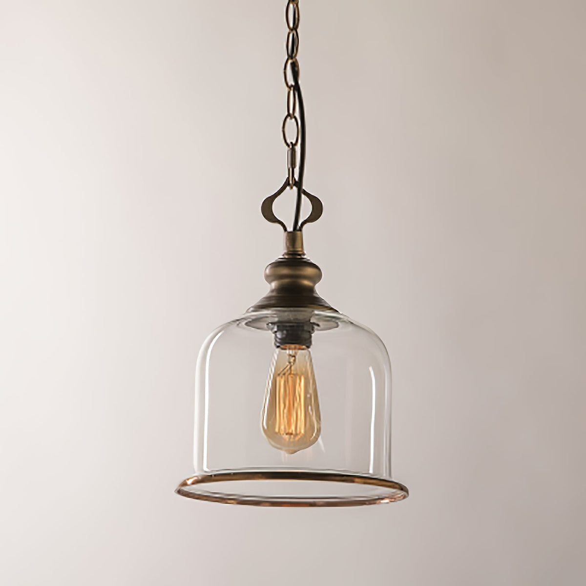 Hanglamp met glazen kap en metalen accenten voor eetkamer keuken hal woonkamer sfeervolle verlichting | Sulvida