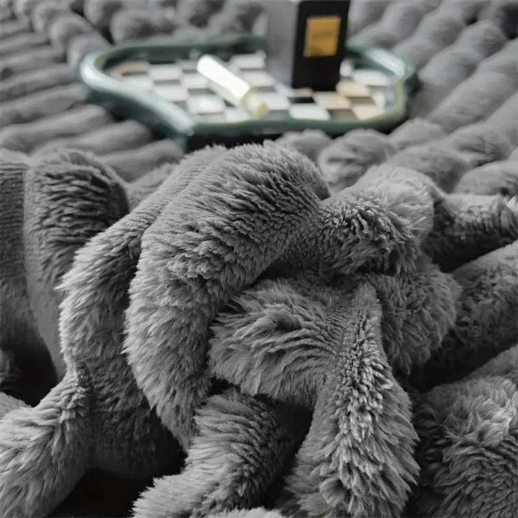 Zware kunstbont deken met streepdessin voor optimale warmte luxe zachtheid en slaapcomfort het hele jaar | Sulvida