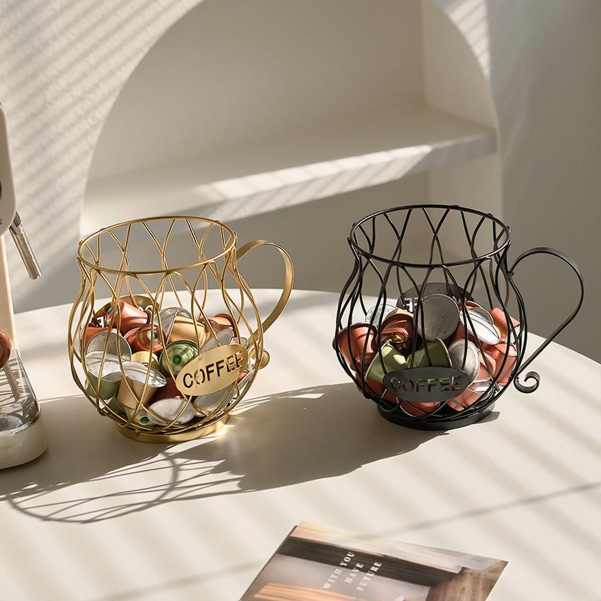 Capsulehouder Smeedijzer Open Patroon Zwart Goud Keukenorganiser Opbergsysteem Koffiecapsules Luxe Design | Sulvida