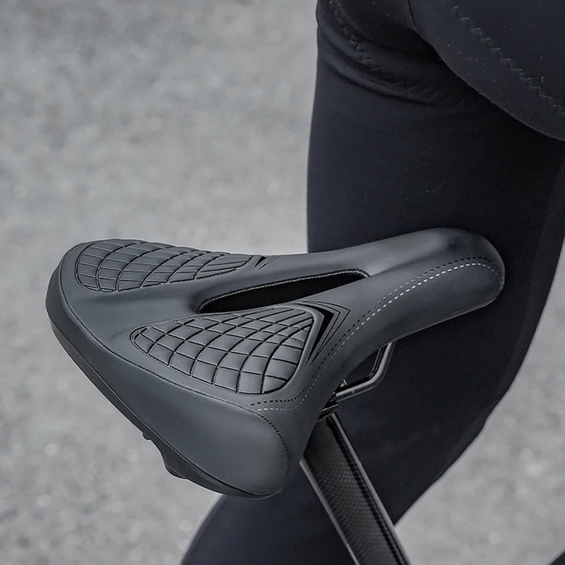 Selle de vélo ergonomique pour VTT avec maille respirante et suspension à ressort pour un confort optimal lors des longues sorties | Sulvida