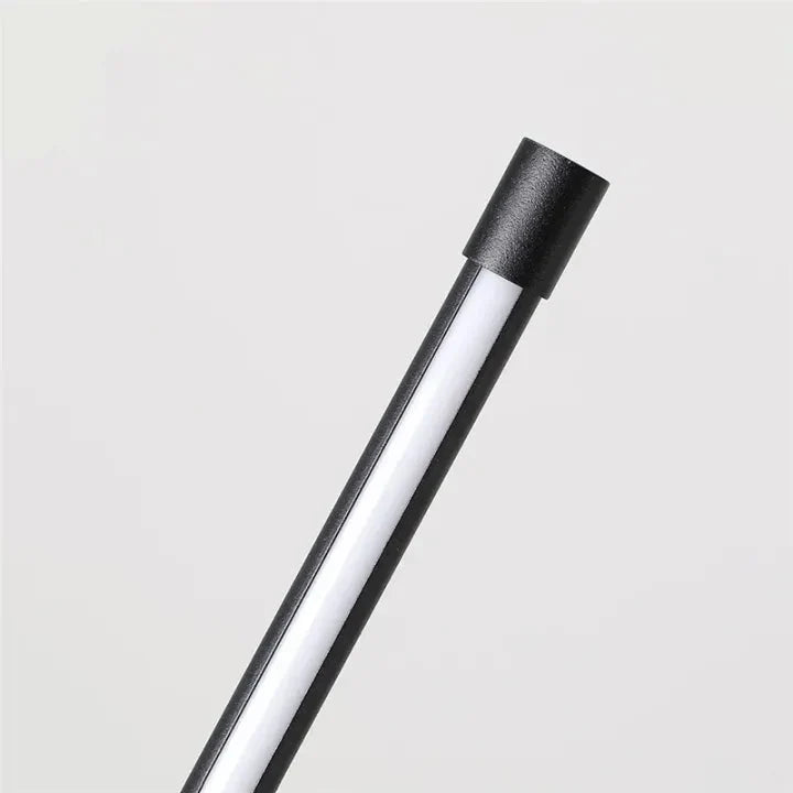Dimbare LED staande hoeklamp met afstandsbediening 142cm aluminium zwart wit voor sfeervolle woonkamer verlichting | Sulvida