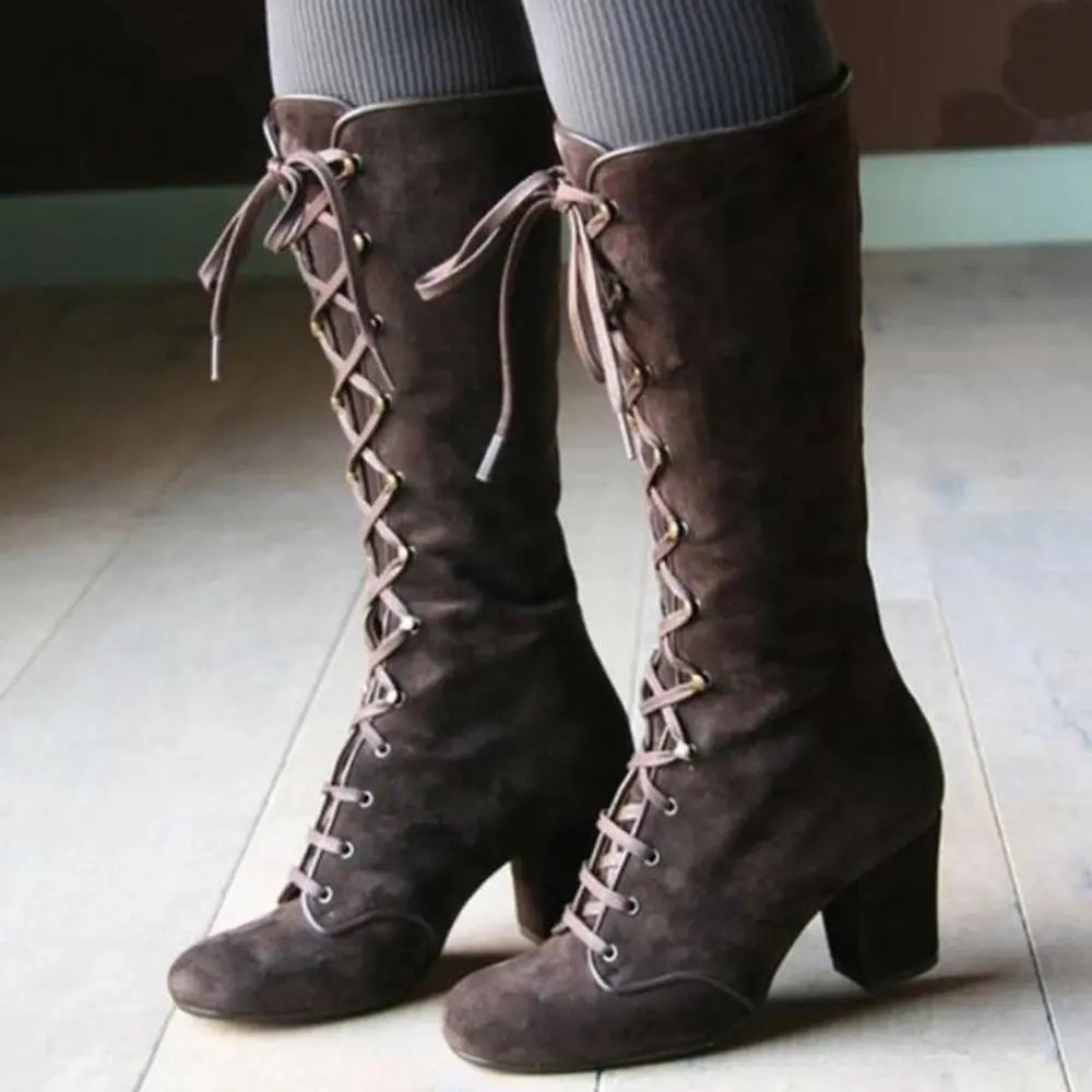 Bottes hautes pour femme noires à bout pointu et talon carré, aspect daim, élégantes et confortables pour l’automne et l’hiver | Sulvida