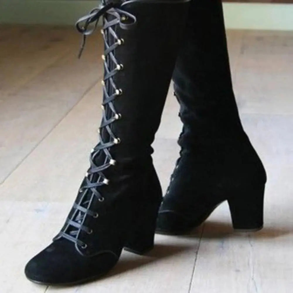 Bottes hautes pour femme noires à bout pointu et talon carré, aspect daim, élégantes et confortables pour l’automne et l’hiver | Sulvida