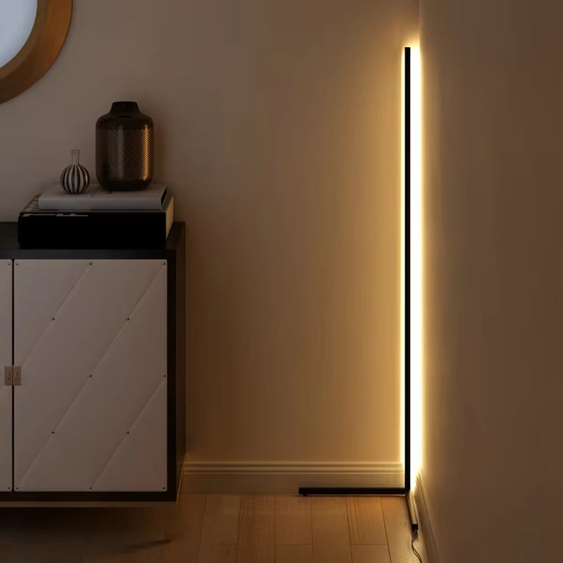 Dimbare LED staande hoeklamp met afstandsbediening 142cm aluminium zwart wit voor sfeervolle woonkamer verlichting | Sulvida
