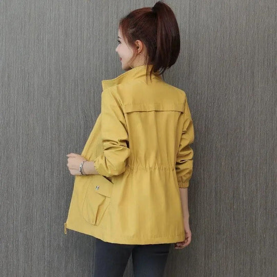 Lichte Waterbestendige Dames Trenchcoat met Verstelbare Tailleband – Stijlvolle Regenjas voor Elk Seizoen | Sulvida