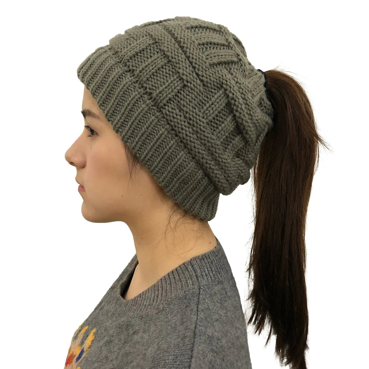 Gebreide Muts met Paardenstaartopening voor Dames – Winterbeanie met Kabelpatroon Warme Pasvorm Hoofddeksel | Sulvida