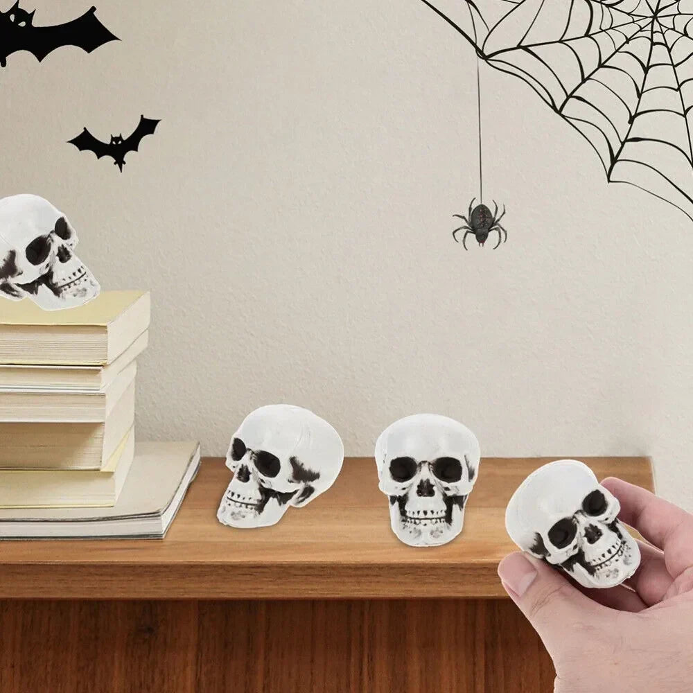 Decoratieve mini-doodshoofdjes wit 10 stuks feestdecoratie schedeltjes voor centerpieces en thema-displays | Sulvida