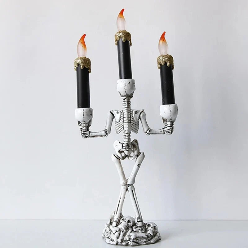 Gotische Schedel Kandelaar met LED-Verlichting Driekops Hars Decoratie Griezelig Sfeerlicht Halloween Tafel | Sulvida
