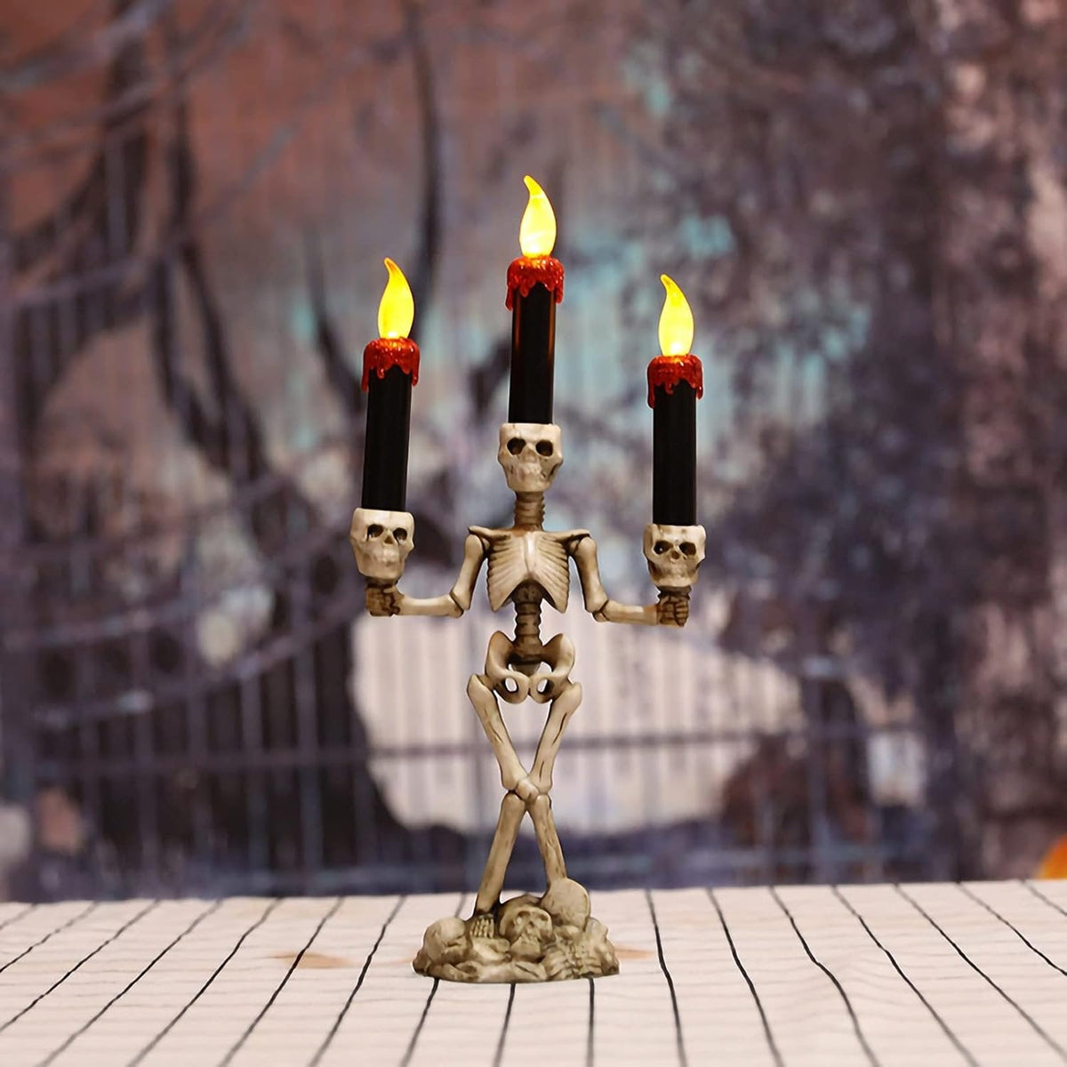 Gotische Schedel Kandelaar met LED-Verlichting Driekops Hars Decoratie Griezelig Sfeerlicht Halloween Tafel | Sulvida