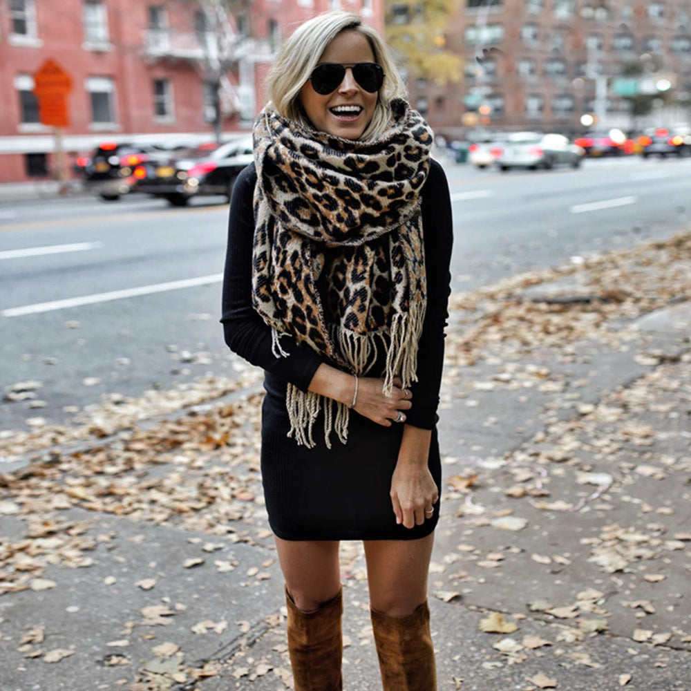 Gebreide Sjaal met Leopardprint – Warme Wintersjaal met Kwasten – Stijlvolle Luxe Damessjaal Accessoire | Sulvida