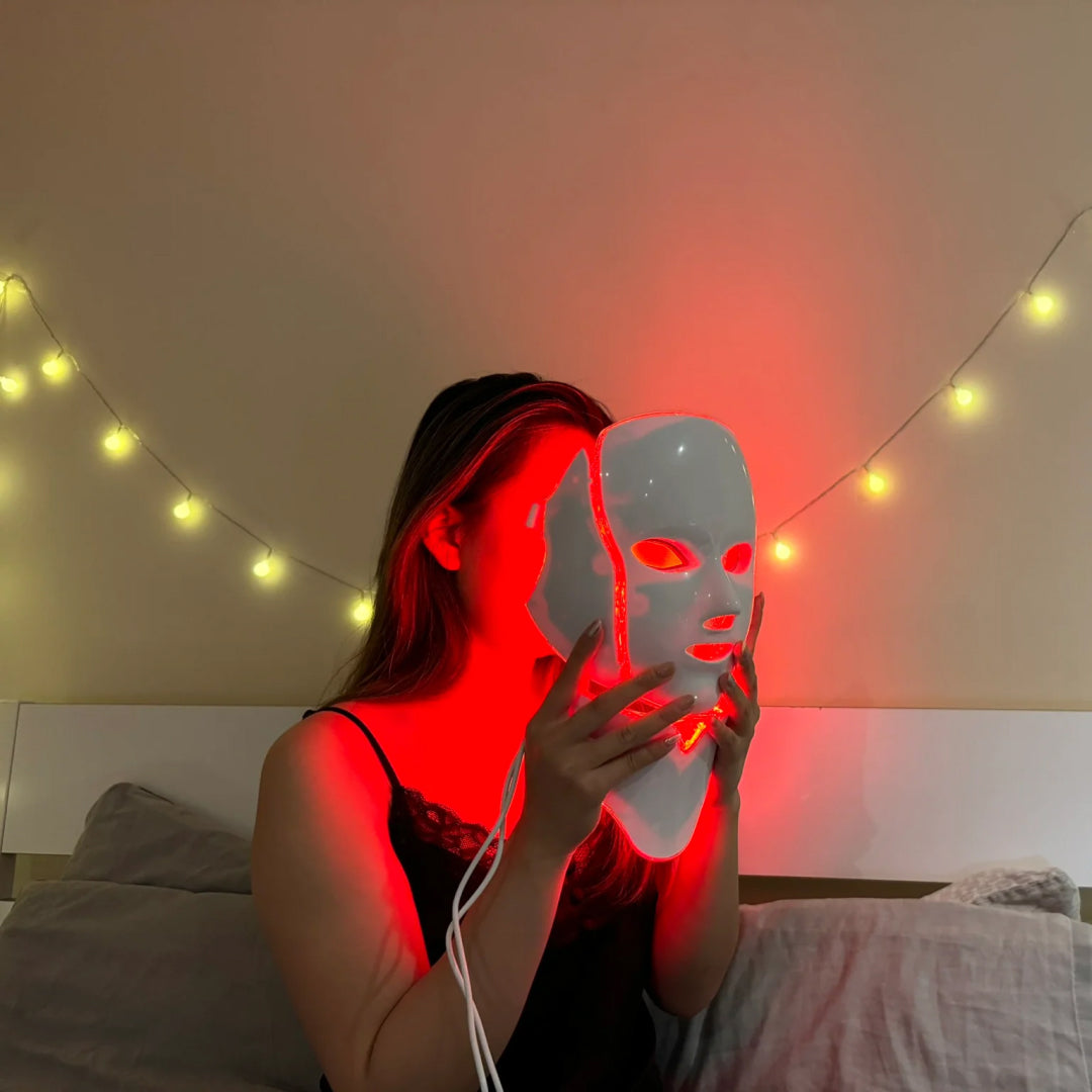 Masque LED pour le visage pour le rajeunissement de la peau – Soin de beauté anti-âge à domicile – 5 thérapies par la lumière | Sulvida