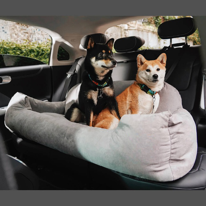 Sac de transport gris pour chien, taille moyenne, avec protection de siège auto et fixation pour harnais, sac de transport sécurisé et couverture de voiture pour chien | Sulvida