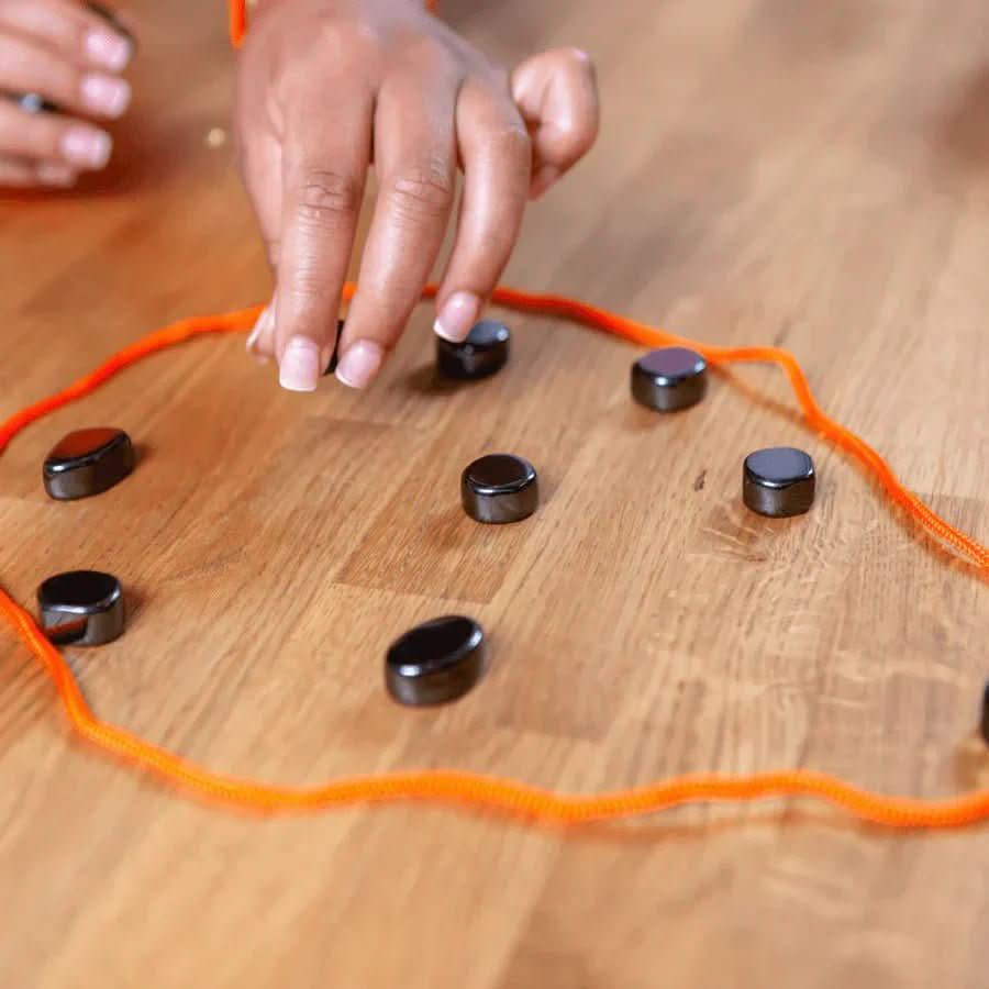 Magnetisch schaakspel reis strategiespel compacte afmetingen zwart-wit schaakbord 30 × 30 cm opvouwbaar | Sulvida