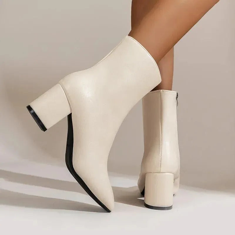 Bottes modernes pour femme à talon carré, au design épuré, confortables, robustes et offrant un bon maintien, polyvalentes en toute occasion | Sulvida