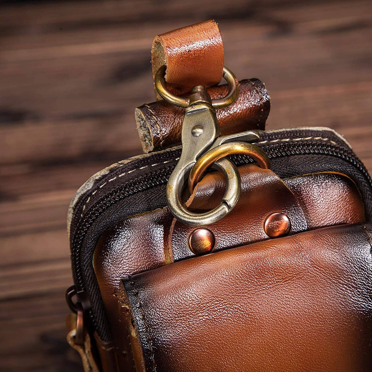 Leren heuptas vintage bruin echt leer met verstelbare riem telefoonvak magnetische sluiting reistasje | Sulvida