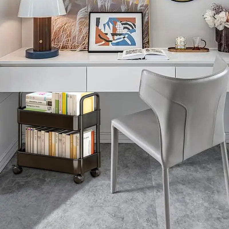 Petite bibliothèque mobile avec porte-stylos, noir et blanc, chariot de rangement compact à roulettes pour bureau | Sulvida