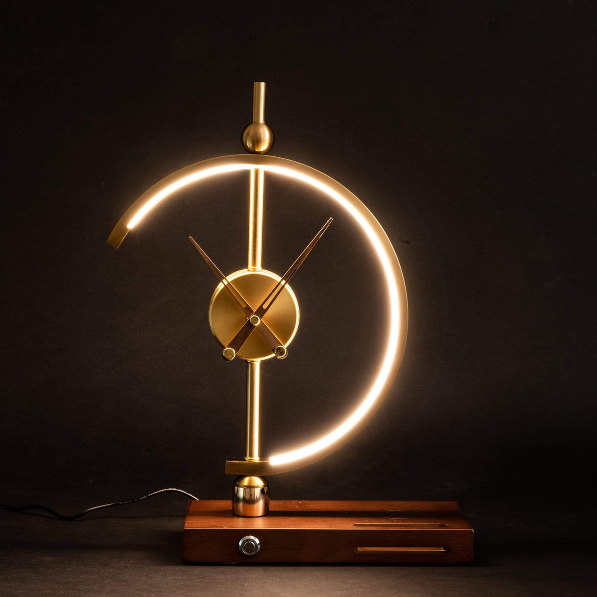 Draadloze Oplaadlamp met Klok Hout Metaal Warm en Koel Wit Tafellamp Dimbaar LED Verlichting Modern Design | Sulvida