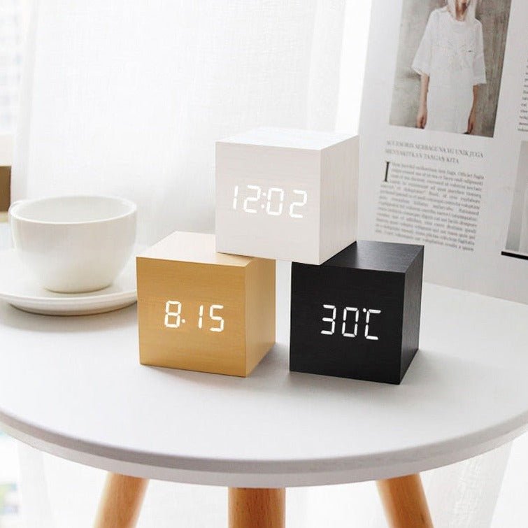Houten LED Wekker Kubus met Geluidactivering Temperatuurweergave Alarm Functie voor Slaapkamer Nachtkastje | Sulvida