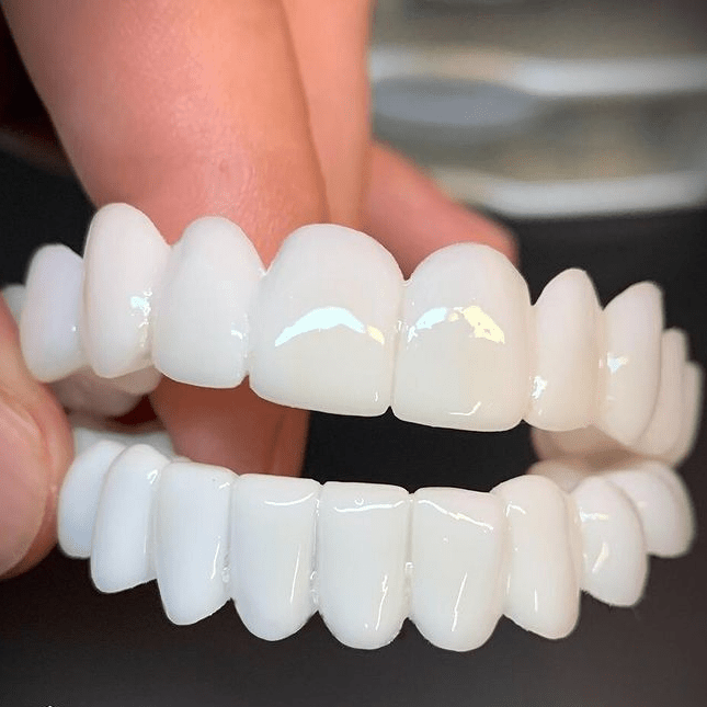 Kunstgebit met Witte Tandschijven voor een Verzorgde Glimlach Tandprothese Cosmetisch Instant Smile Tanden | Sulvida
