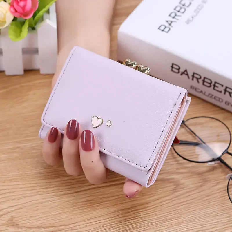 Portefeuille compact pliant avec compartiment à pièces et détail en forme de cœur - Portefeuille pratique pour femme - Design élégant | Sulvida