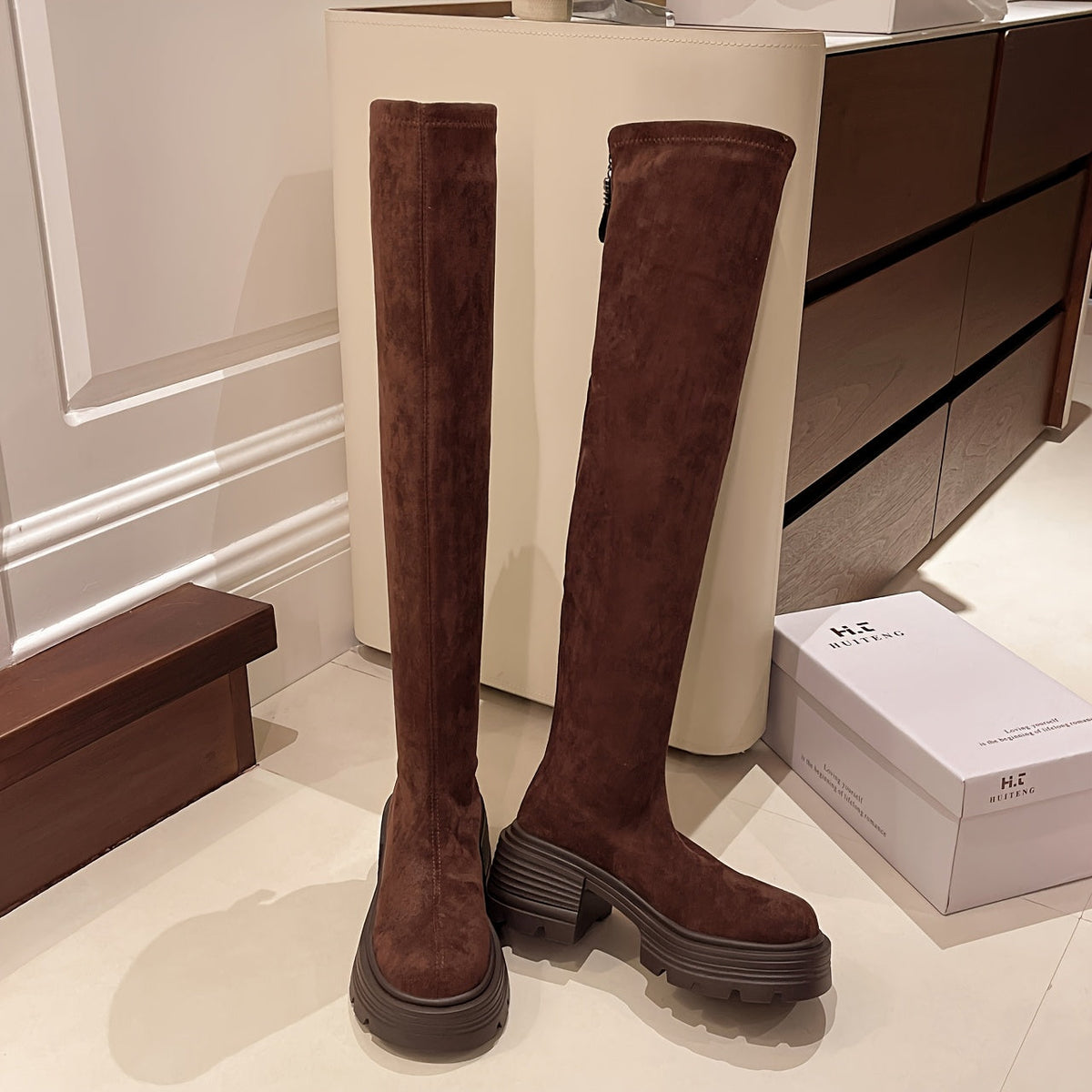 Élégantes cuissardes à talon haut et bout rond pour femmes – Des chaussures stylées pour toutes les saisons | Sulvida