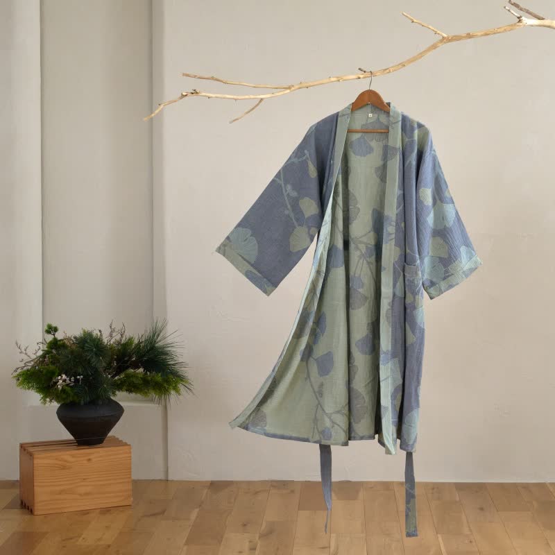 Organisch Katoenen Kimono Badjas met Ginkgo Bladeren Patroon – Omkeerbaar Tweekleurig Design voor Dames en Heren – Luchtige Gaas Kwaliteit – Luxe Loungewear met Bijpassende Riem | Sulvida