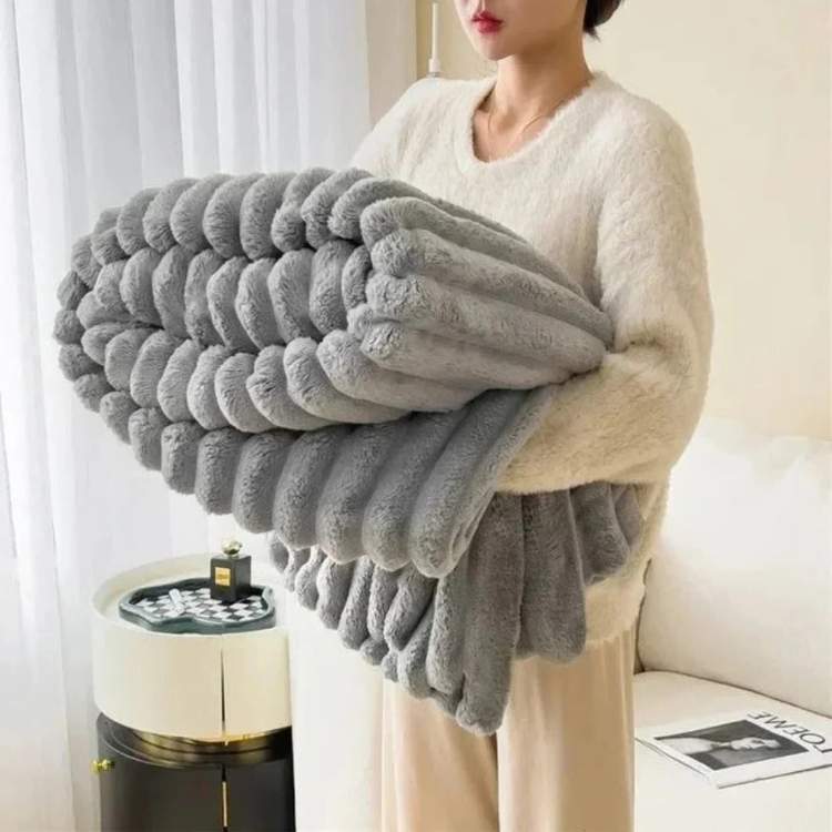 Zware kunstbont deken met streepdessin voor optimale warmte luxe zachtheid en slaapcomfort het hele jaar | Sulvida