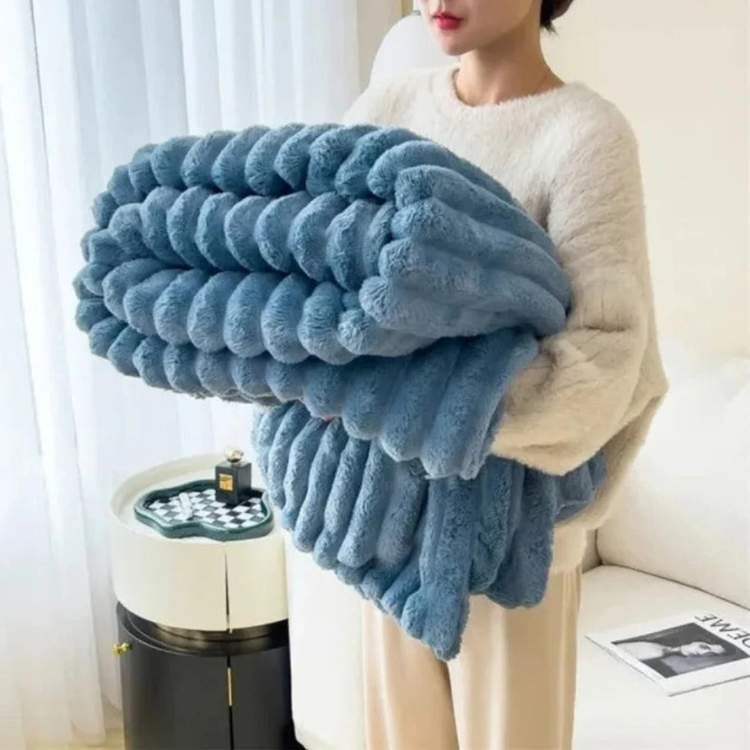 Zware kunstbont deken met streepdessin voor optimale warmte luxe zachtheid en slaapcomfort het hele jaar | Sulvida