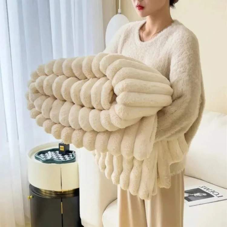 Zware kunstbont deken met streepdessin voor optimale warmte luxe zachtheid en slaapcomfort het hele jaar | Sulvida