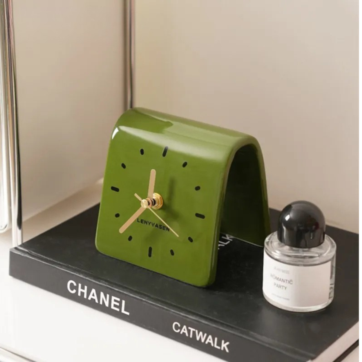 Keramische Tafelklok 12×9×12 cm Stil Uurwerk Modern Design Bureau Nachtkastje Woonkamer Decoratie Tijdloos | Sulvida
