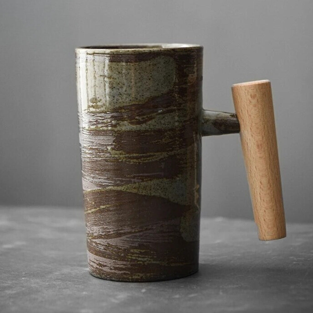Handgemaakte keramische koffiemok met houten accent en natuurlijke aardetinten 220ml voor koffie thee | Sulvida