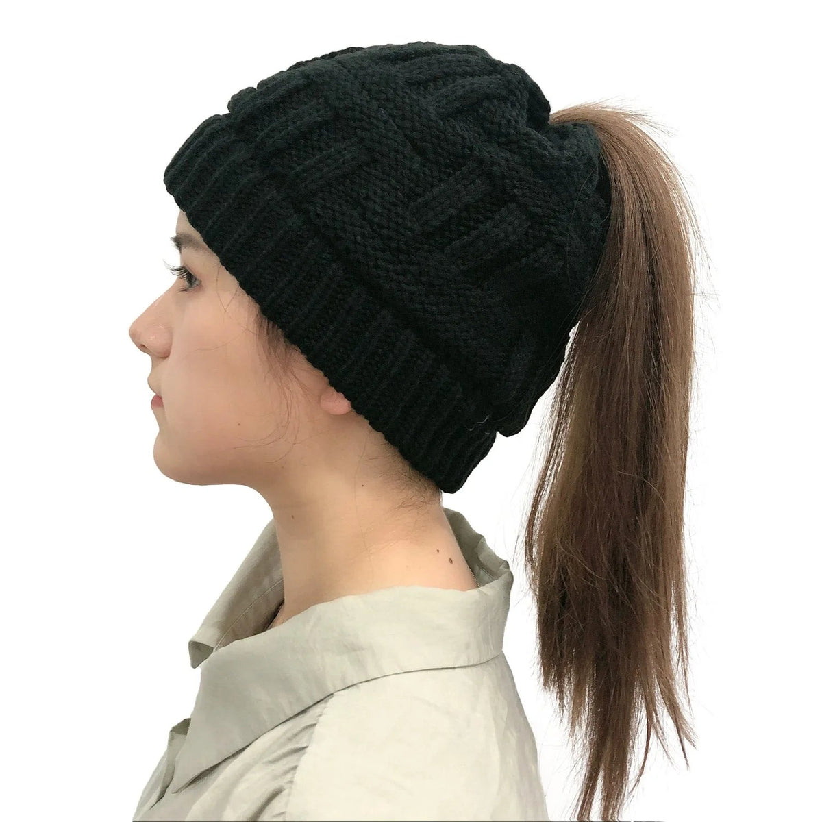 Gebreide Muts met Paardenstaartopening voor Dames – Winterbeanie met Kabelpatroon Warme Pasvorm Hoofddeksel | Sulvida