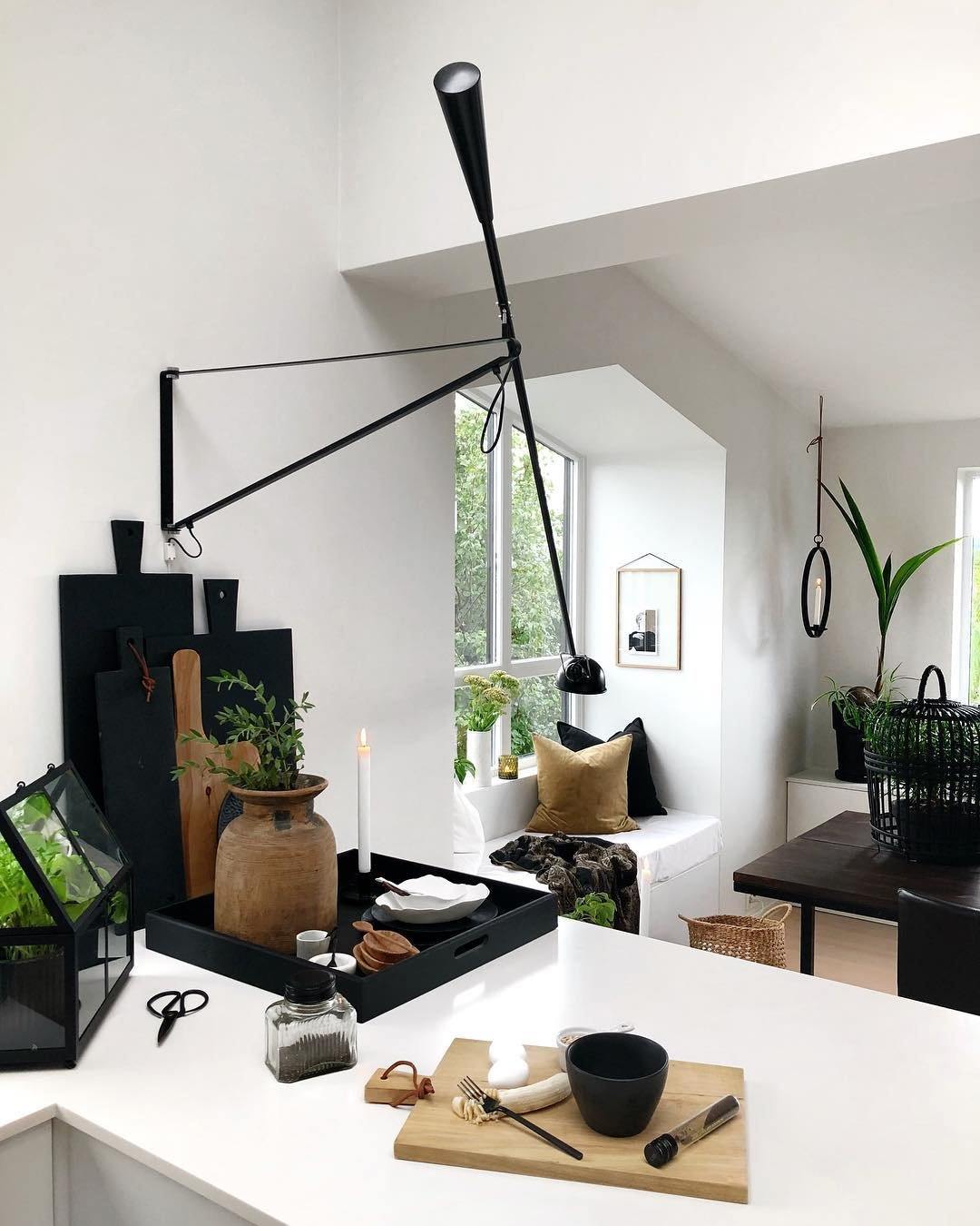 Industriële Wandlamp met Verstelbare Arm Metaal Zwart Wit 135cm 205cm Leeslamp Sfeerlicht Woonkamer Kantoor | Sulvida