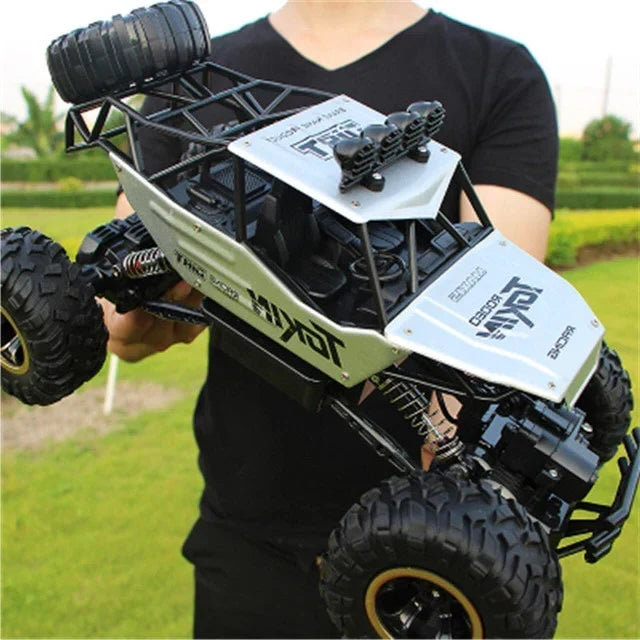 Afstandsbestuurbare monstertruck speelgoed 1:12 schaal 4WD off-road voertuig met schokdemping en roterende controle ideaal cadeau voor kinderen vanaf 4 jaar | Sulvida