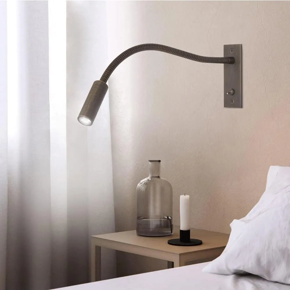 Verstelbare wandlamp metaal LED spotje leeslamp slaapkamer bureau strak modern design compact warm licht | Sulvida