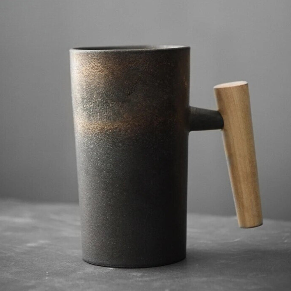 Handgemaakte keramische koffiemok met houten accent en natuurlijke aardetinten 220ml voor koffie thee | Sulvida