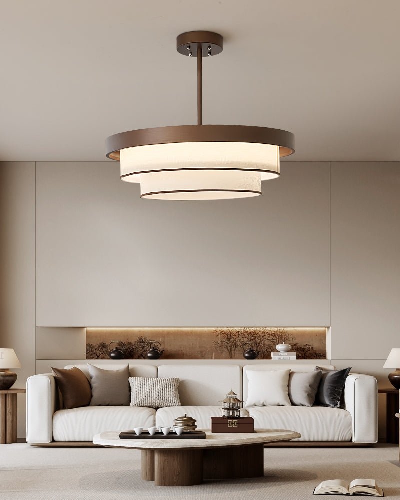 Hanglamp met gestapelde stoffen ringen en bronzen frame voor sfeervolle eetkamer en entree verlichting | Sulvida