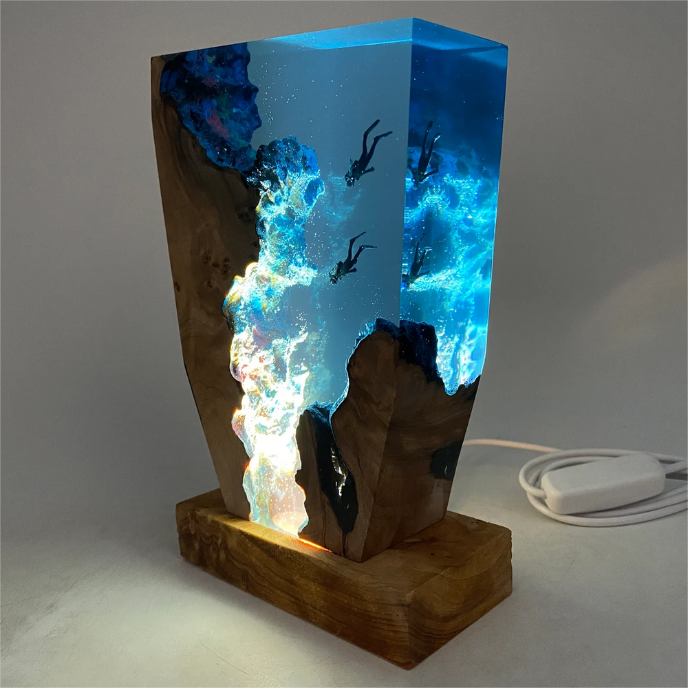 Lampe abyssale en résine avec figurine de plongeurs, lampe de table USB, veilleuse LED décorative, thème nautique, lumière d’ambiance | Sulvida