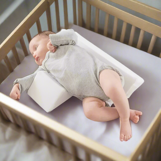 Driehoekig Verstelbaar Zijligkussen Baby Memory Foam Ademend Anti-Kantelkussen Veilig Slapen 0-12 Maanden | Sulvida