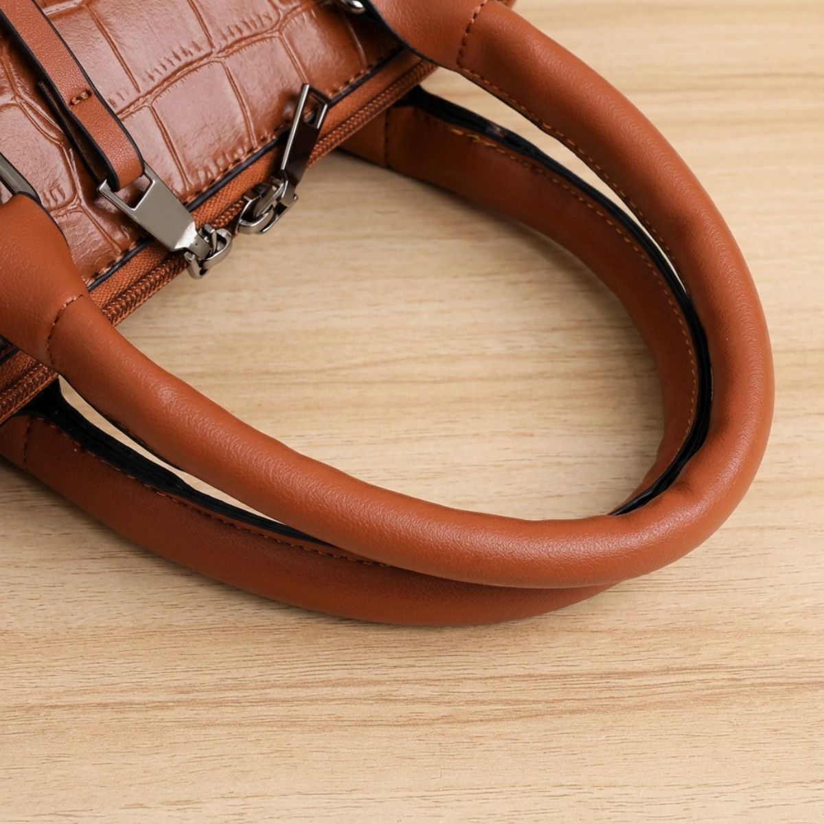 Ensemble de 4 sacs de luxe au design moderne en cuir pour un usage quotidien, sacs à main élégants pour femme, noir et marron | Sulvida