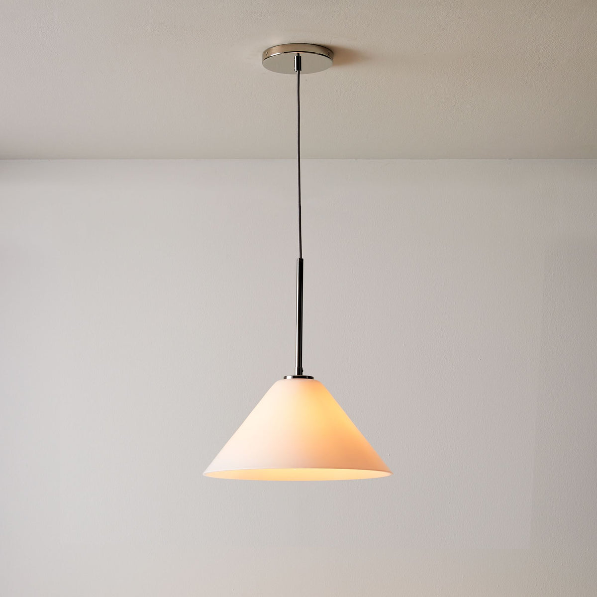Glazen Hanglamp Kegelvorm voor Keuken Eetkamer Woonkamer Industriële Stijl Metalen Armatuur Designverlichting | Sulvida