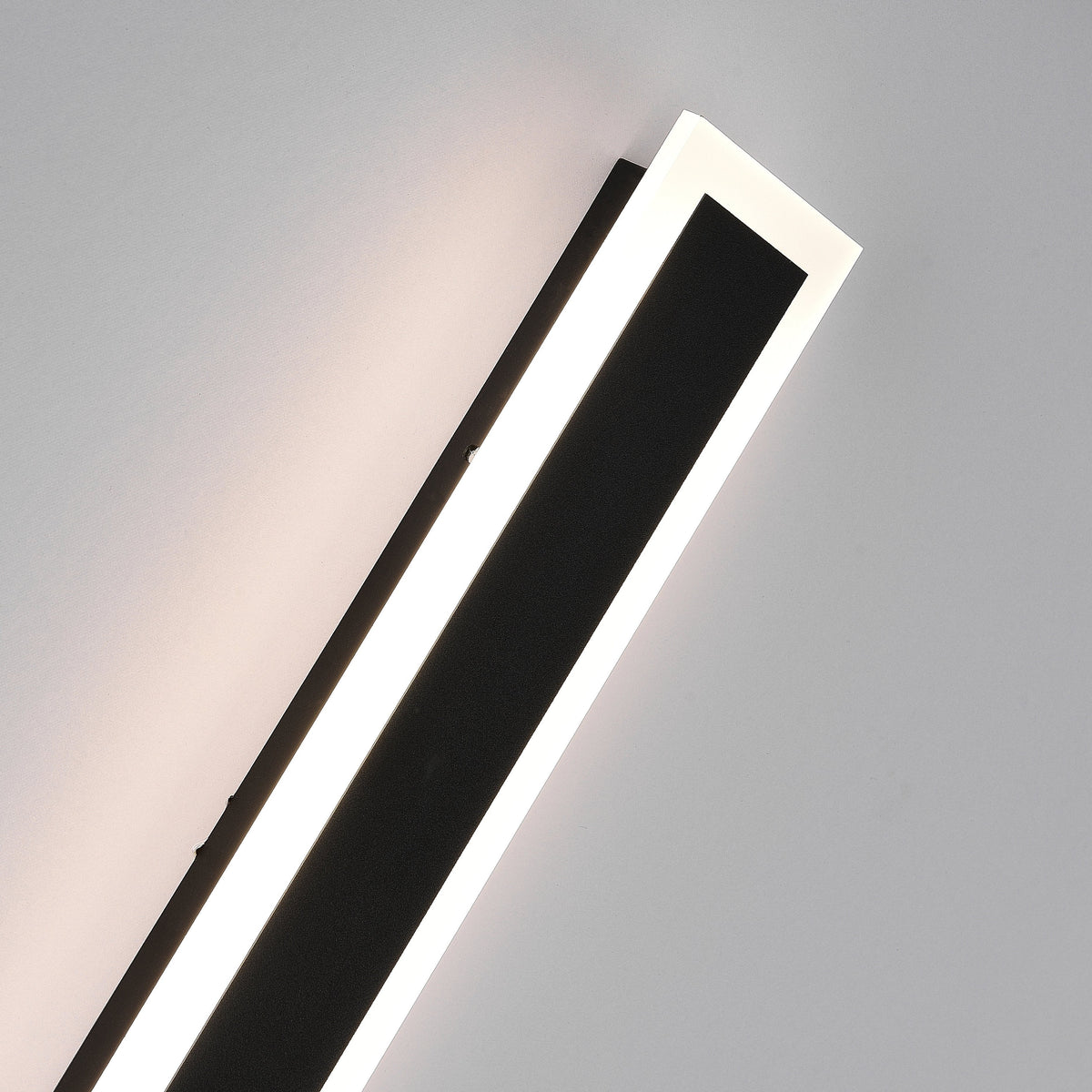Lineaire LED wandlamp voor buiten zwart wit weersbestendig modern design metaal acryl IP65 tuinverlichting | Sulvida